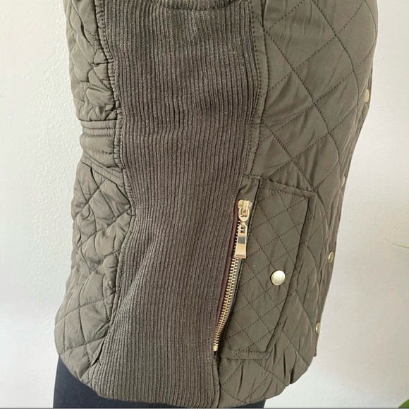 Quilted Vest Faux Fur Trim Hood Military Green Lightweight Gorpcore Utility - Picture 6 of 8